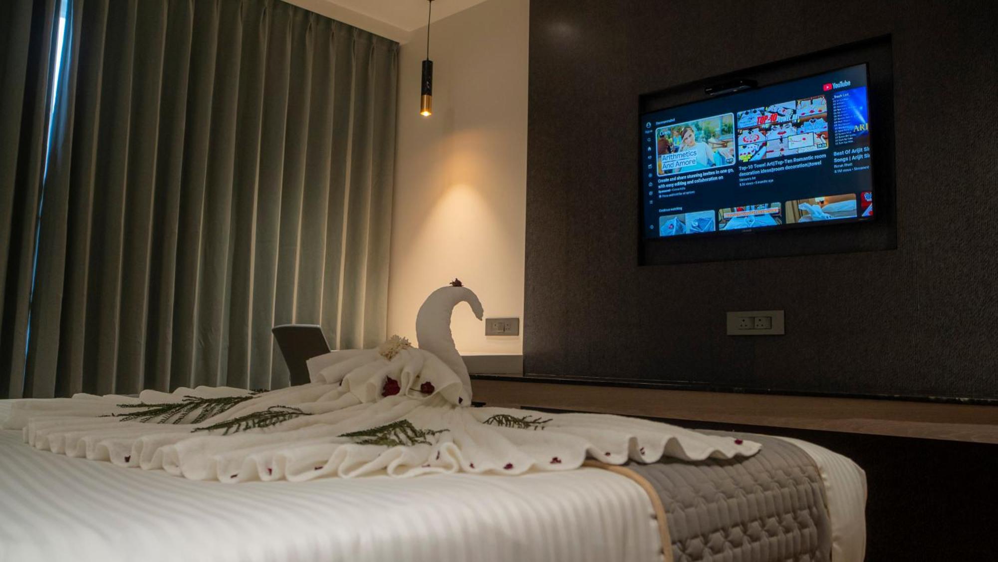 Hotel Tulips Grand Hyderabad Eksteriør billede