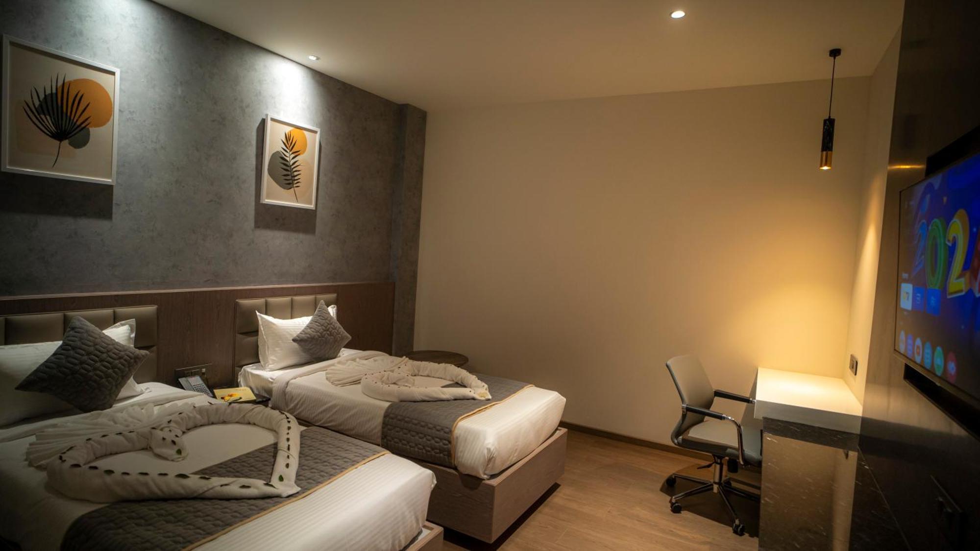 Hotel Tulips Grand Hyderabad Eksteriør billede