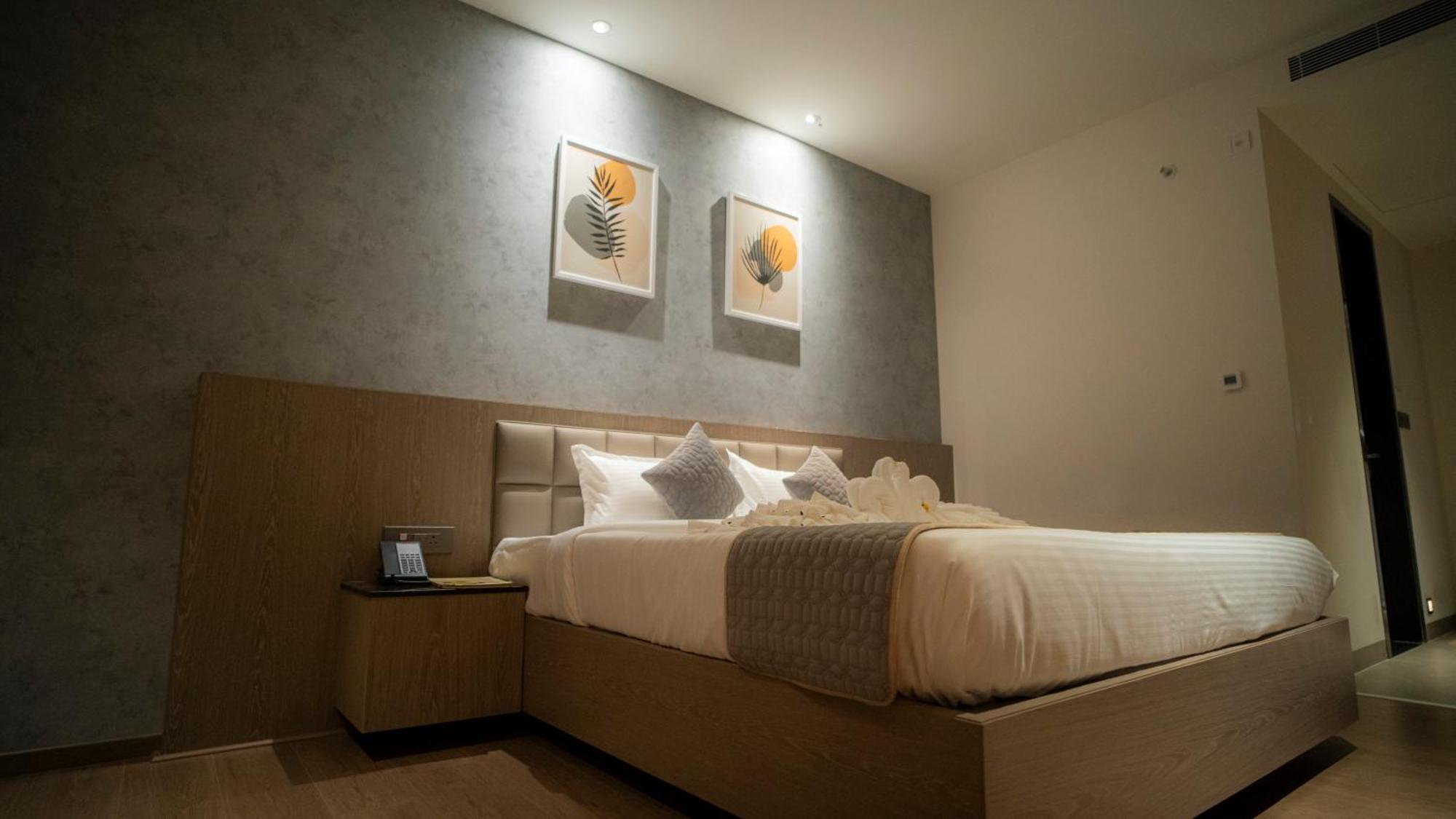 Hotel Tulips Grand Hyderabad Eksteriør billede