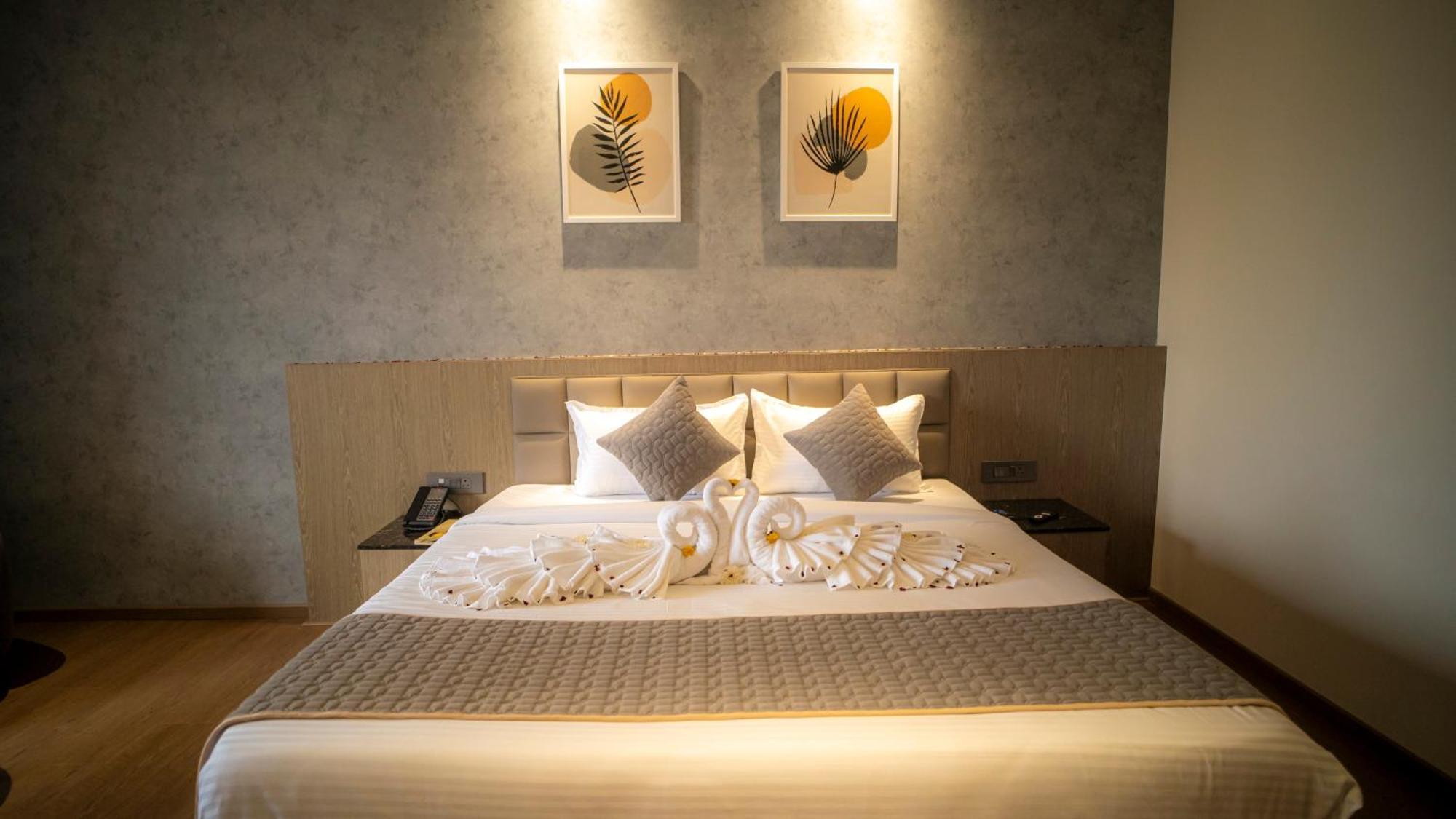 Hotel Tulips Grand Hyderabad Eksteriør billede