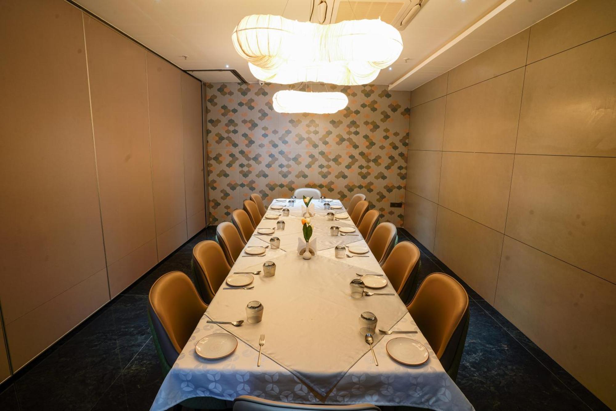 Hotel Tulips Grand Hyderabad Eksteriør billede