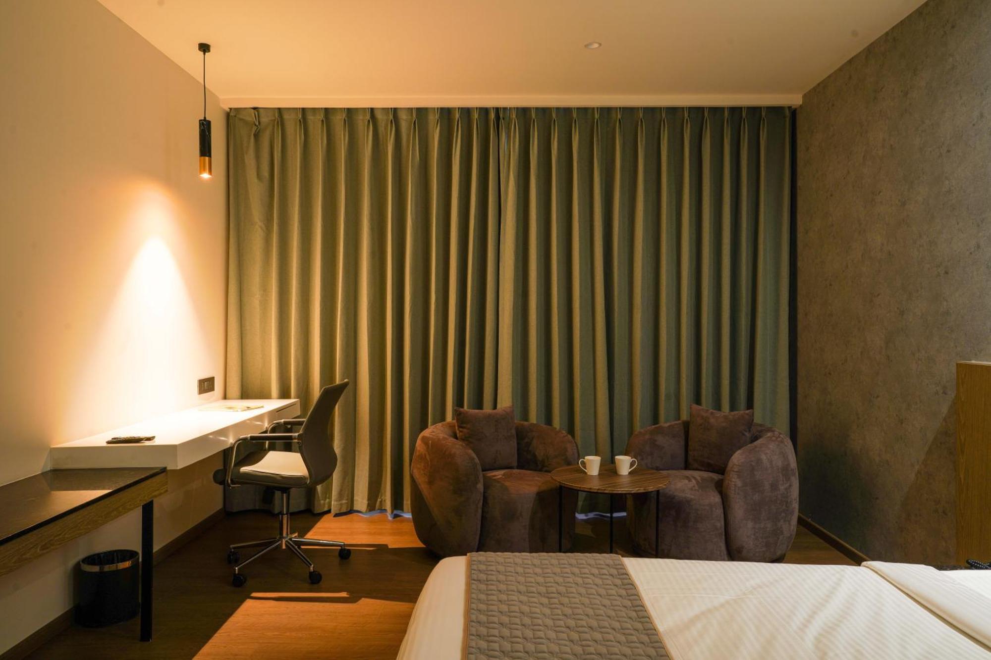 Hotel Tulips Grand Hyderabad Eksteriør billede
