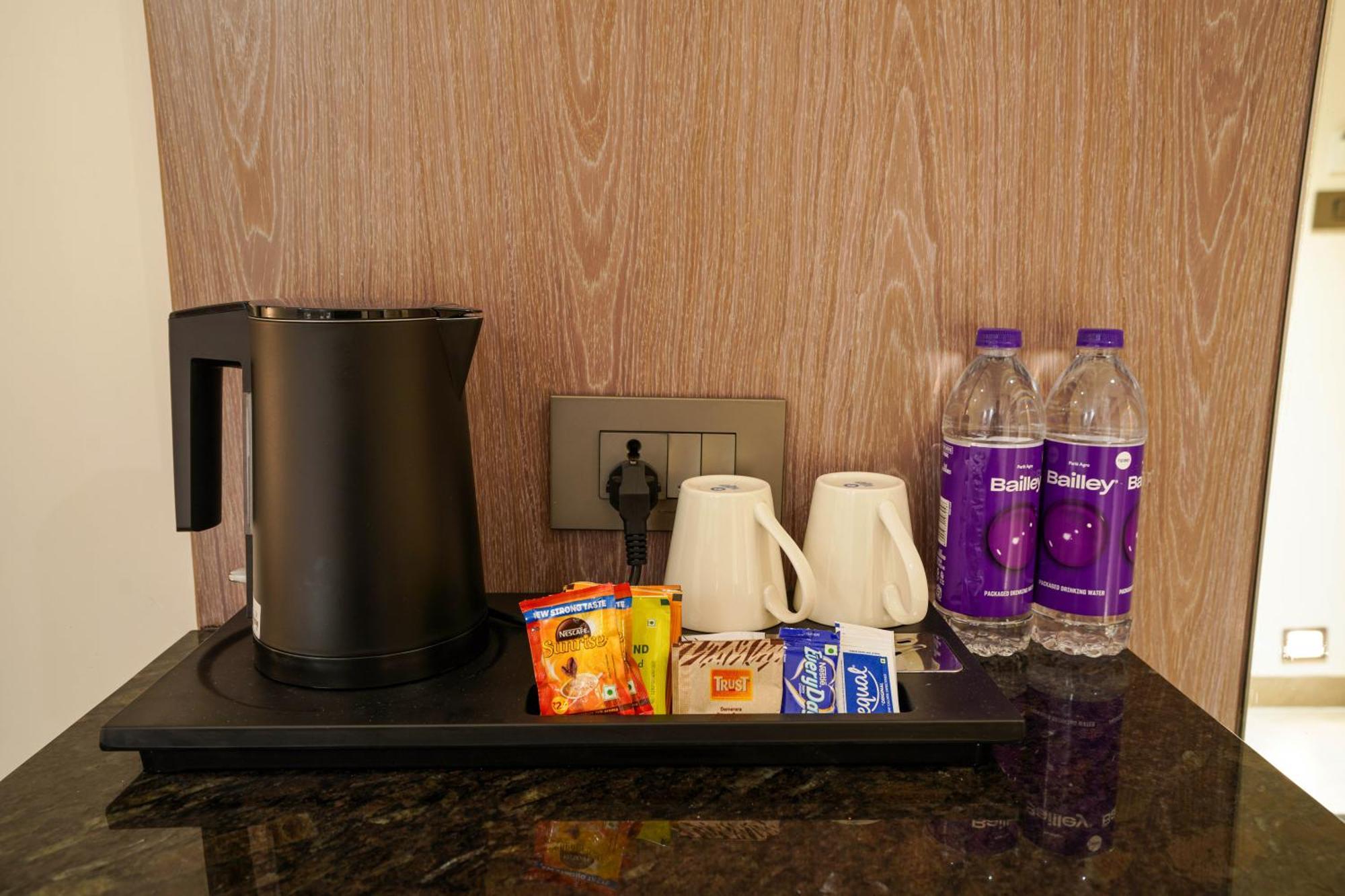 Hotel Tulips Grand Hyderabad Eksteriør billede