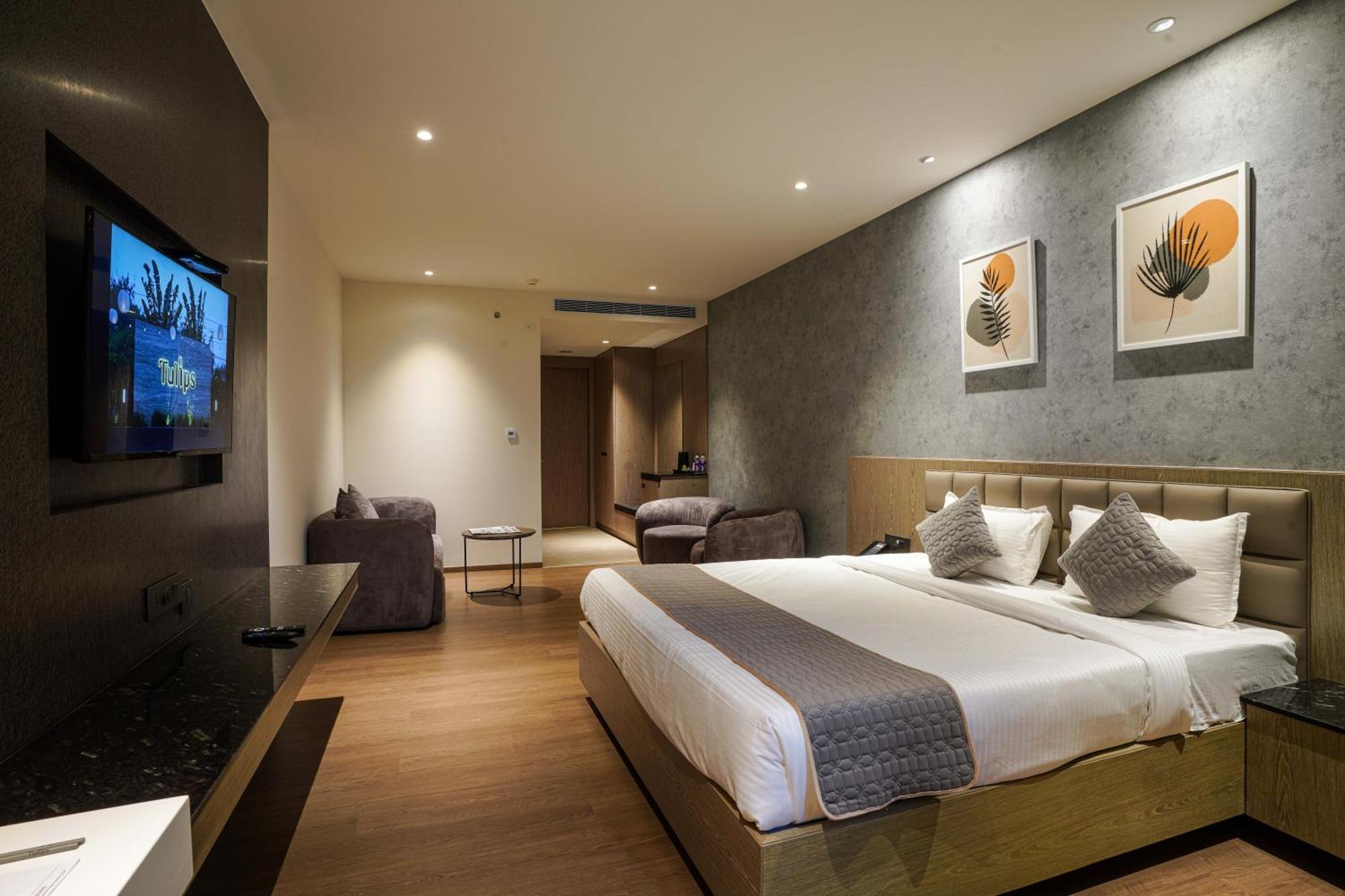 Hotel Tulips Grand Hyderabad Eksteriør billede
