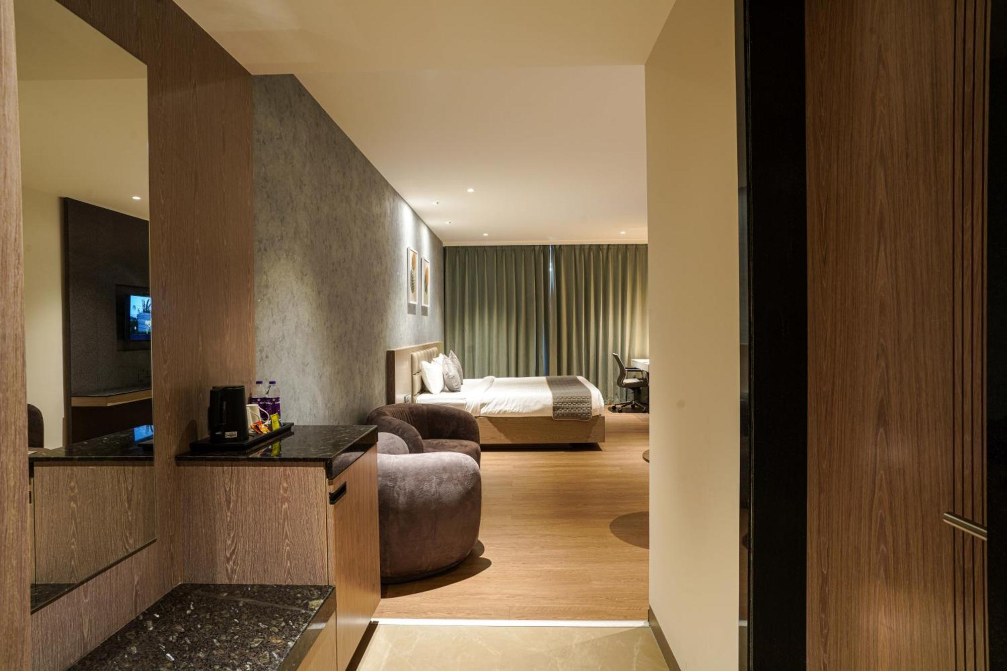 Hotel Tulips Grand Hyderabad Eksteriør billede