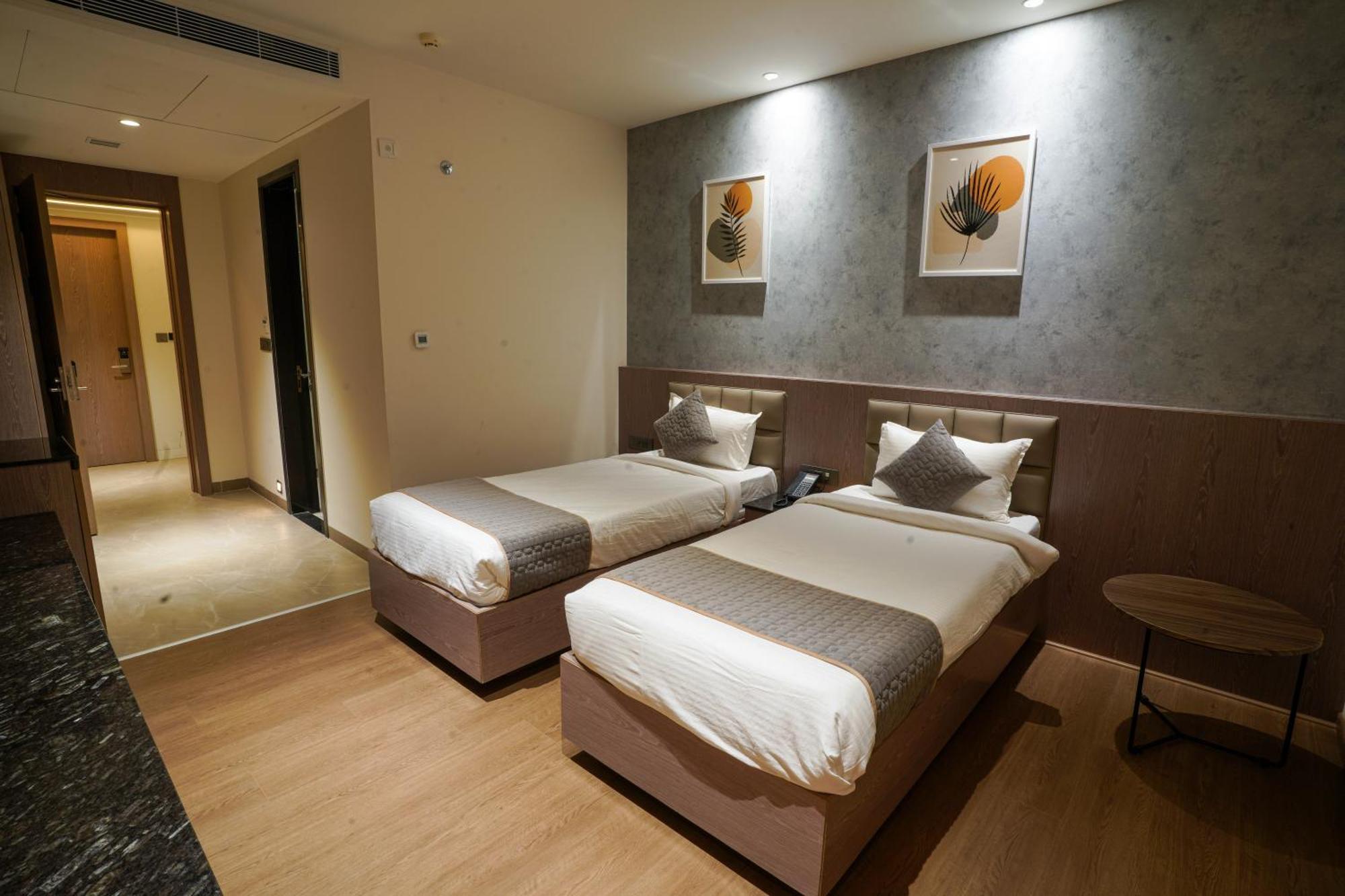 Hotel Tulips Grand Hyderabad Eksteriør billede